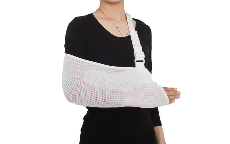 Single layer mesh arm sling shoulder support